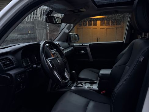 Used 2014 Toyota 4Runner SR5 Premium image 13