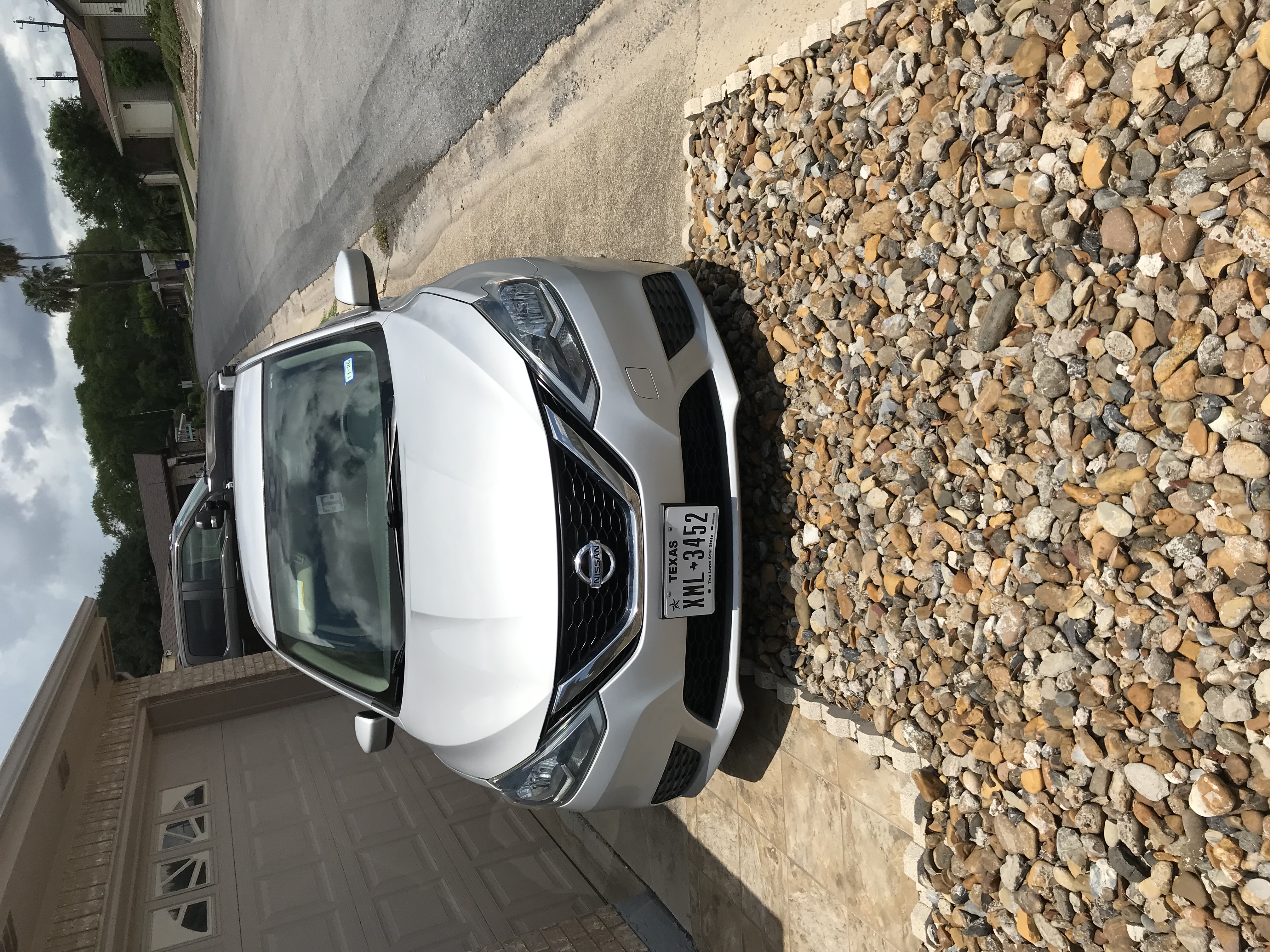 Used 2016 Nissan Sentra SV FWD image 2