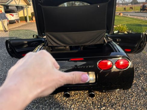 Used 1998 Chevrolet Corvette Coupe w/ Performance Handling Pkg image 16