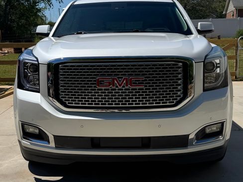 Used 2017 GMC Yukon XL Denali w/ Open Road Package RWD image 2