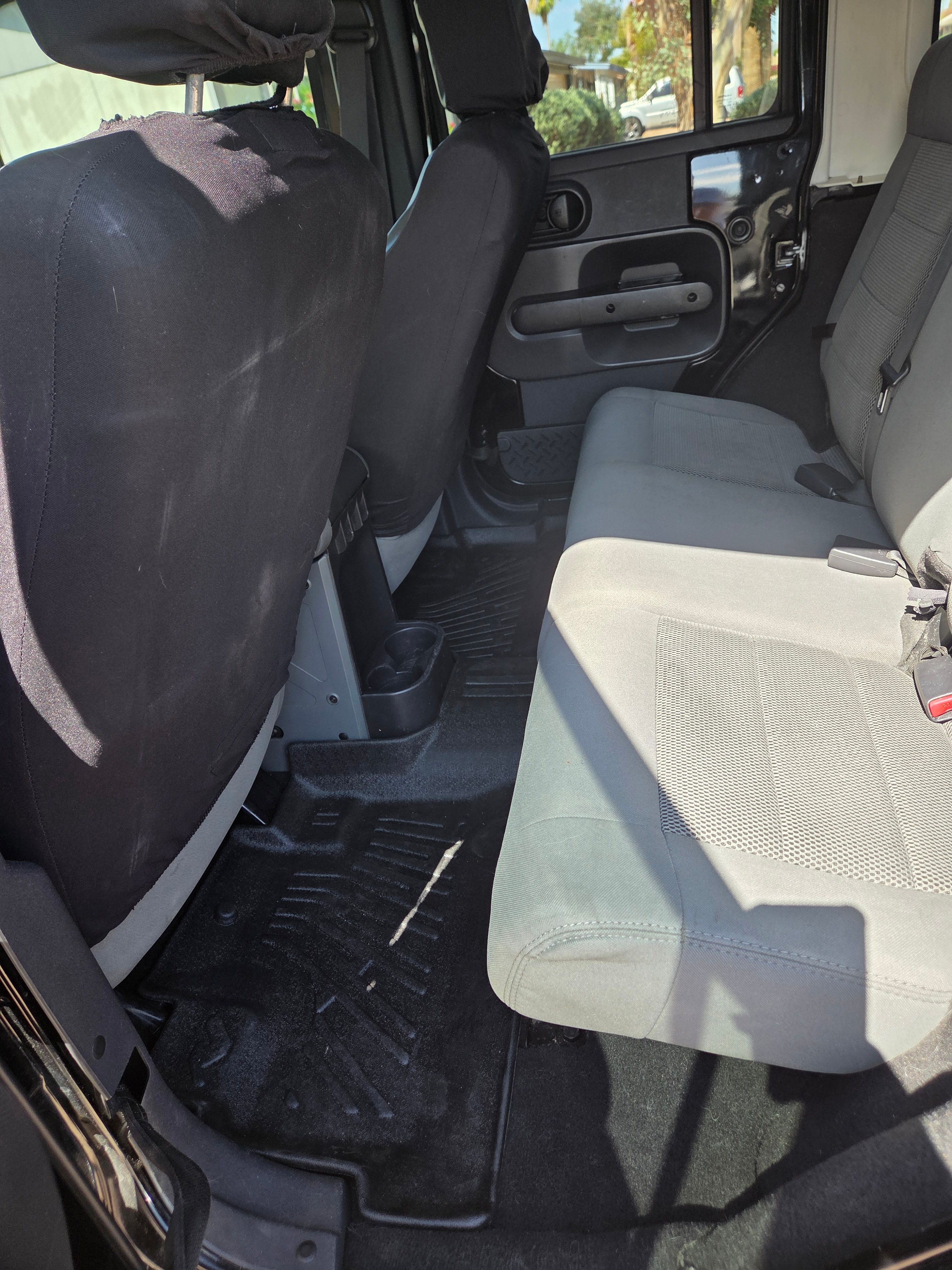 Used 2009 Jeep Wrangler Unlimited Sahara w/ Dual Top Group AWD/4WD image 9