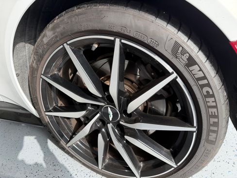 Used 2019 Aston Martin V8 Vantage Coupe image 8