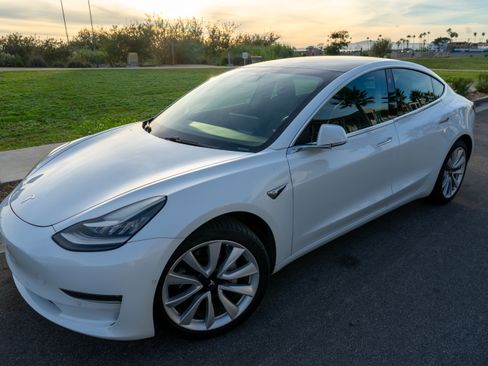 Used 2018 Tesla Model 3 Long Range image 16