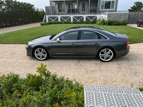 Used 2015 Audi S8 image 2