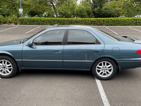 Used 2000 Toyota Camry XLE image 12