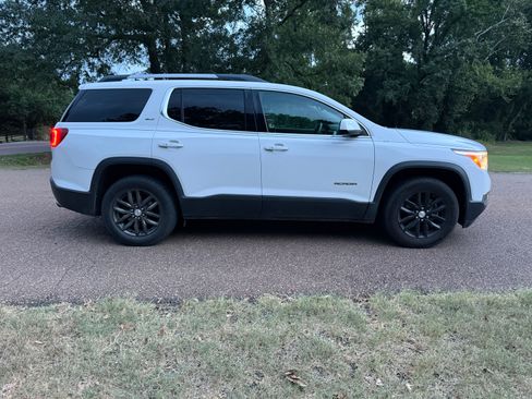 Used 2017 GMC Acadia SLT image 2