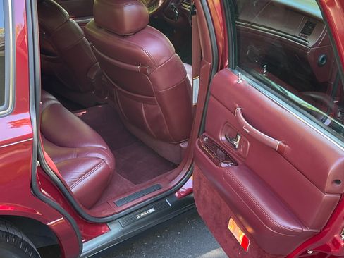 Used 1997 Lincoln Town Car Cartier RWD image 27