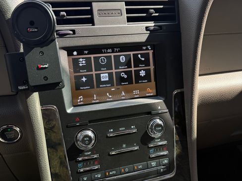 Used 2016 Lincoln Navigator Select image 29