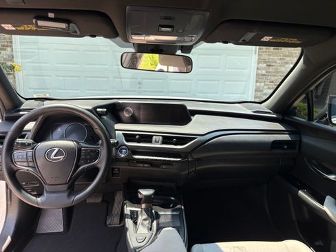 Used 2019 Lexus UX 250h AWD/4WD image 8