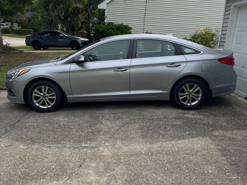 Used 2017 Hyundai Sonata SE FWD image 1
