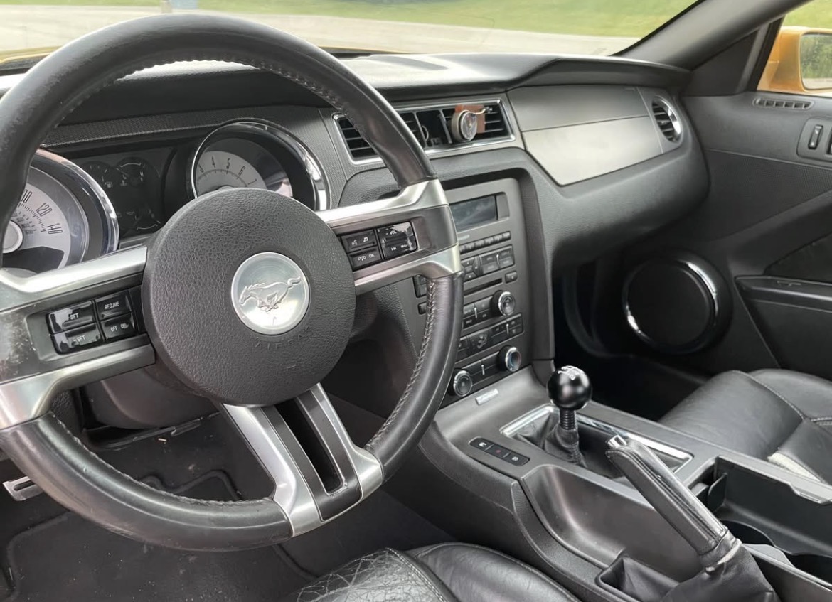 Used 2010 Ford Mustang GT RWD image 10