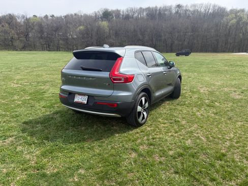 Used 2019 Volvo XC40 T5 Momentum image 8