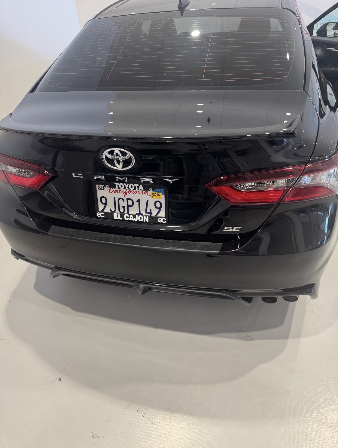 Used 2024 Toyota Camry SE FWD image 1
