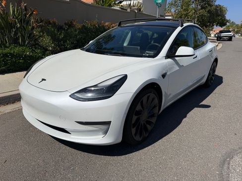 Used 2022 Tesla Model 3 Performance image 2