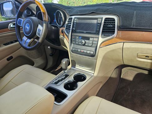 Used 2013 Jeep Grand Cherokee Overland RWD image 11