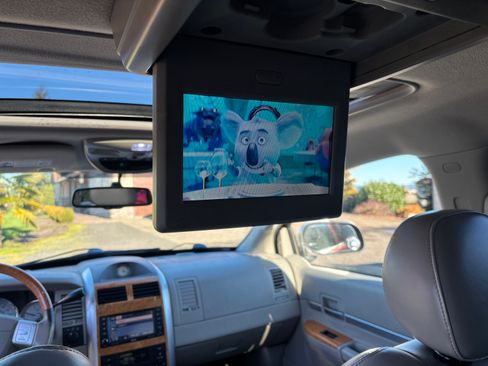 Used 2008 Chrysler Aspen Limited image 9