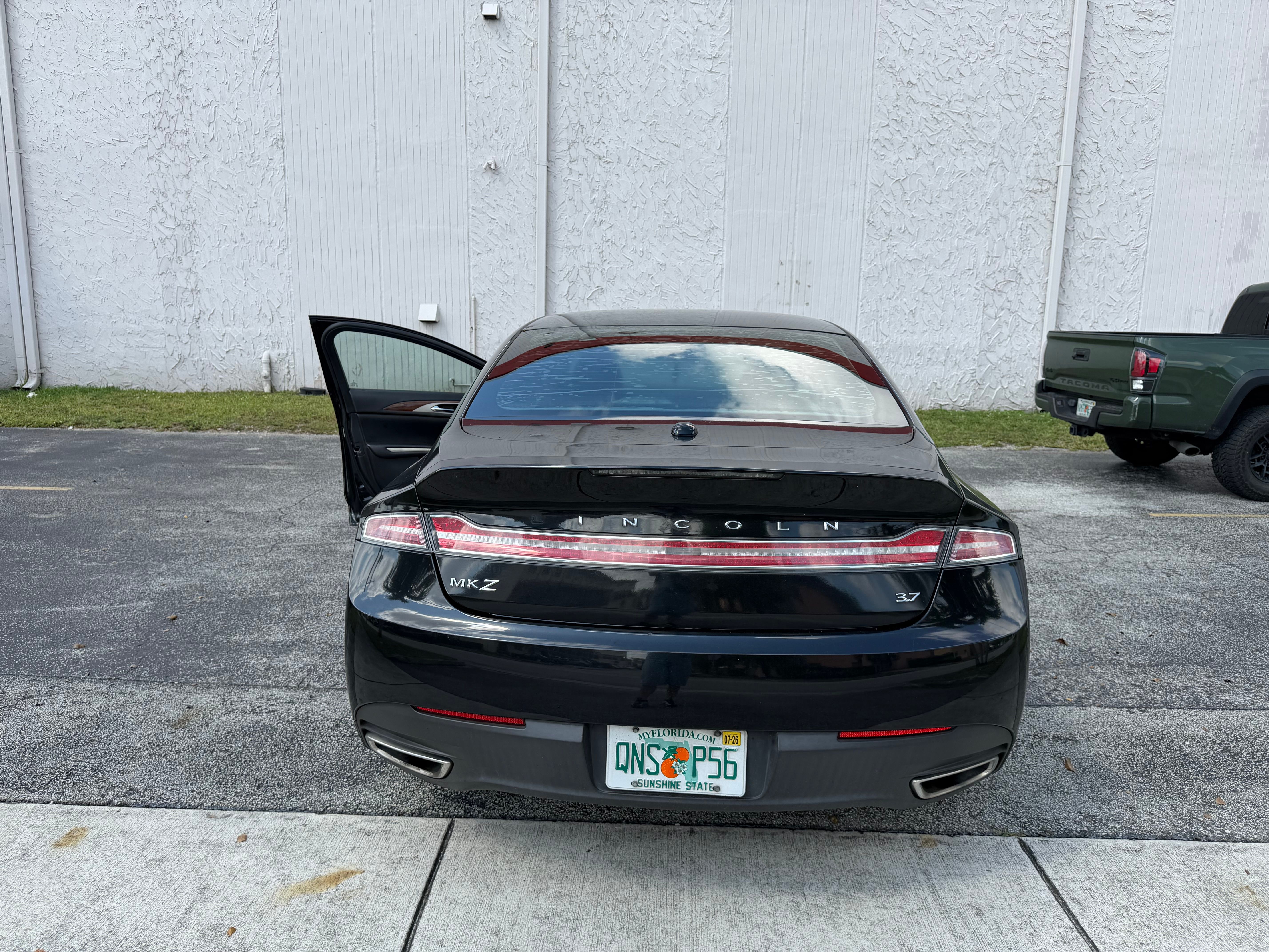 Used 2013 Lincoln MKZ FWD image 9