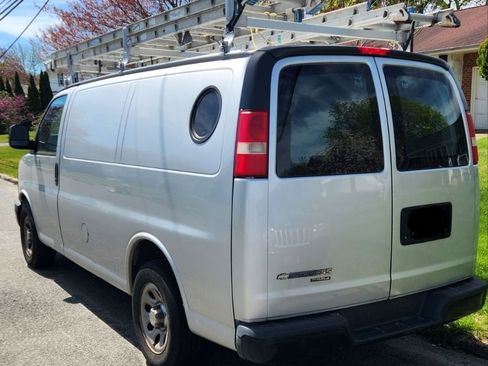 Used 2012 Chevrolet Express 1500 RWD image 8