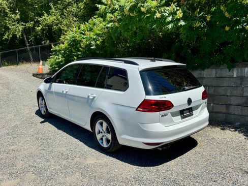 Used 2015 Volkswagen Golf TDI S FWD image 4
