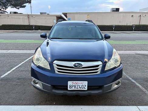 Used 2011 Subaru Outback 2.5i Premium w/ All-Weather Pkg AWD/4WD image 4