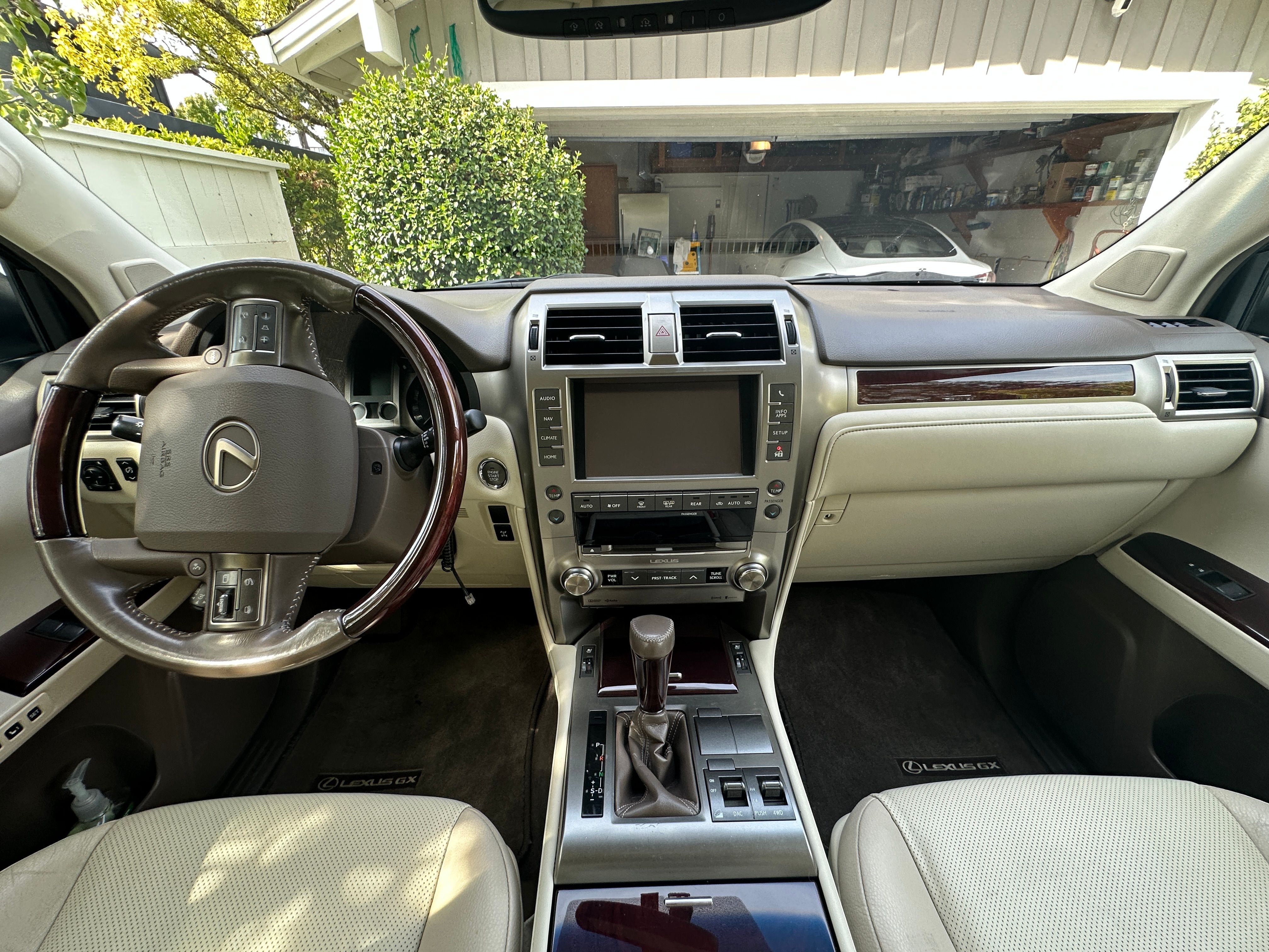 Used 2018 Lexus GX 460 Premium w/ Premium Package AWD/4WD image 9