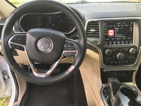 Used 2018 Jeep Grand Cherokee Limited image 8