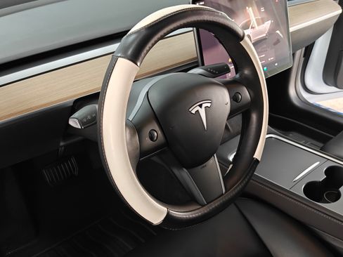 Used 2023 Tesla Model 3 Standard Range image 18