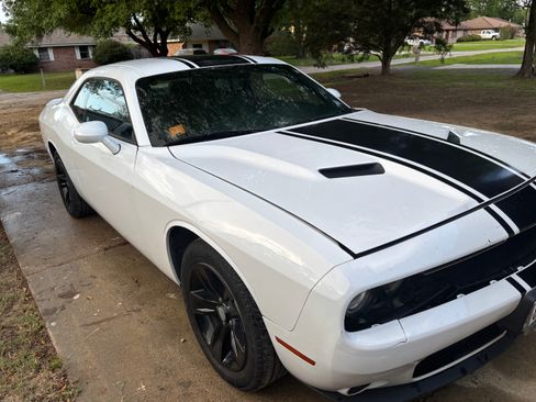 Used 2018 Dodge Challenger SXT image 6