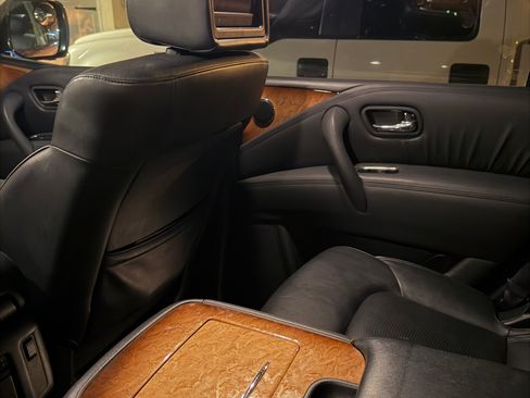 Used 2012 INFINITI QX56 2WD w/ Theater Pkg image 2