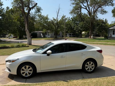 Used 2017 MAZDA MAZDA3 Sport FWD image 6