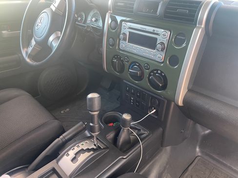 Used 2014 Toyota FJ Cruiser 4WD w/ Upgrade Package image 5