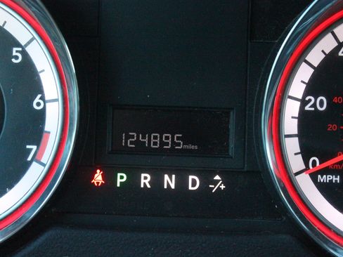Used 2019 Dodge Grand Caravan SE w/ UConnect Hands-Free Group FWD image 15