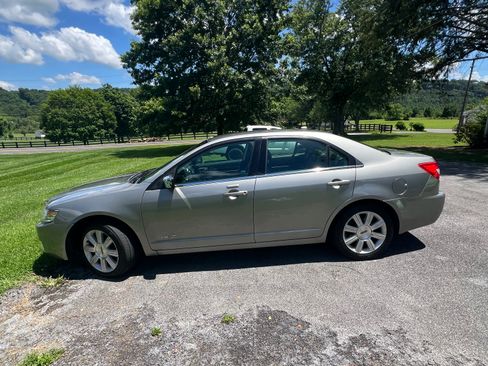 Used 2009 Lincoln MKZ image 2