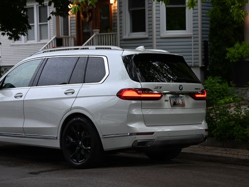Used 2021 BMW X7 xDrive40i w/ Premium Package image 5