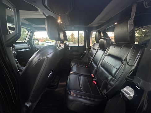 Used 2019 Jeep Wrangler Unlimited Sahara image 9