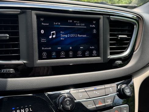 Used 2019 Chrysler Pacifica Touring-L FWD image 21