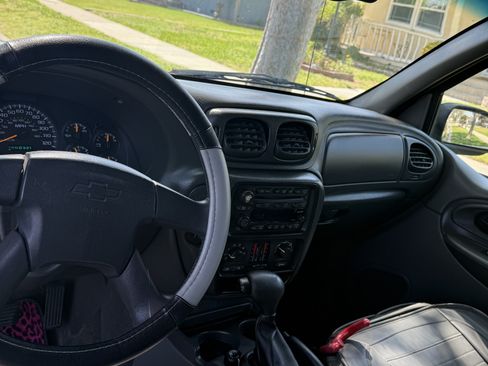 Used 2004 Chevrolet TrailBlazer 2WD w/ LT Preferred Equipment Group image 5