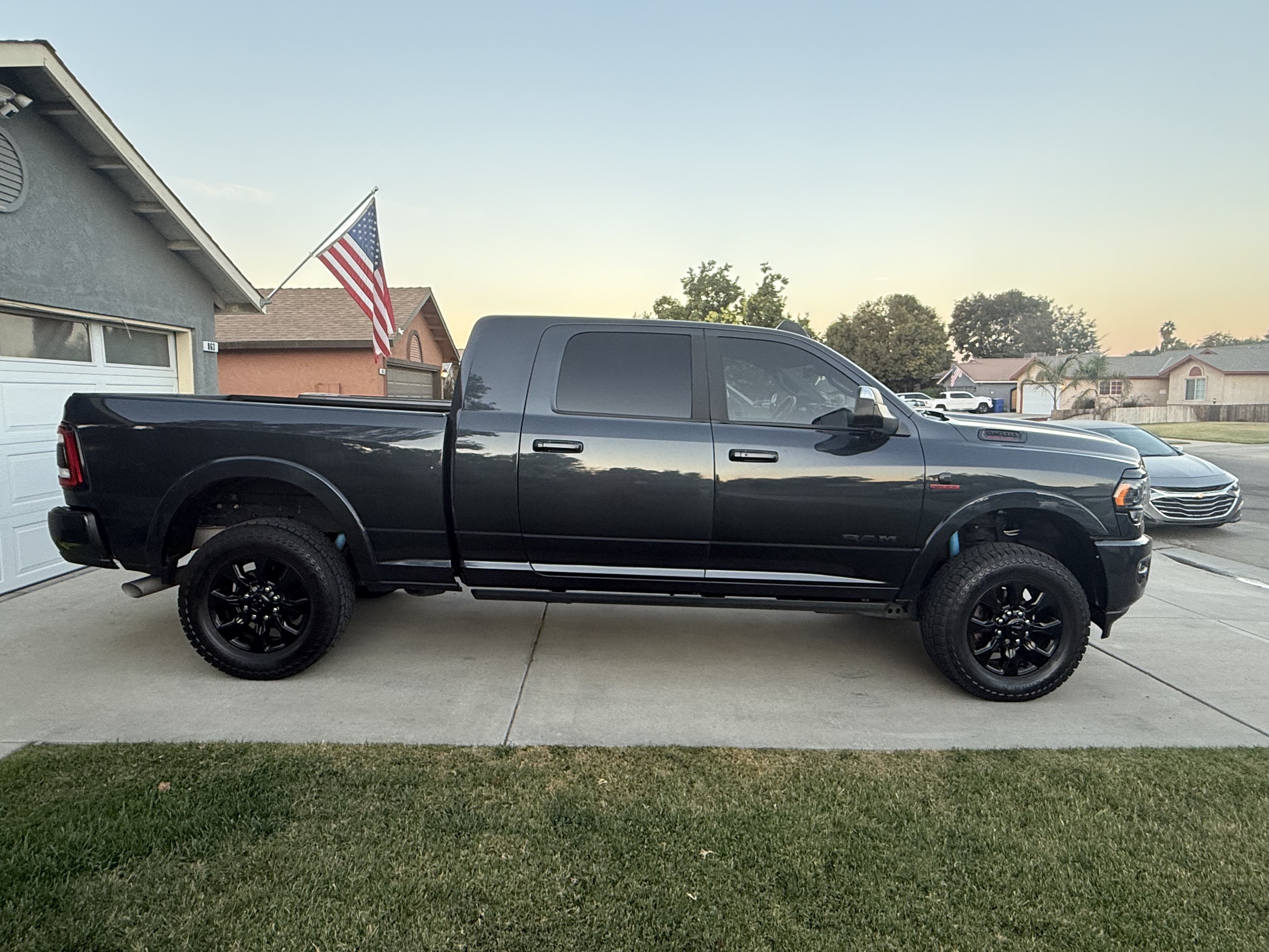 Used 2022 RAM 2500 Limited AWD/4WD image 1