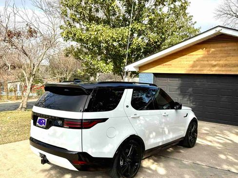 Used 2023 Land Rover Discovery HSE R-Dynamic image 4