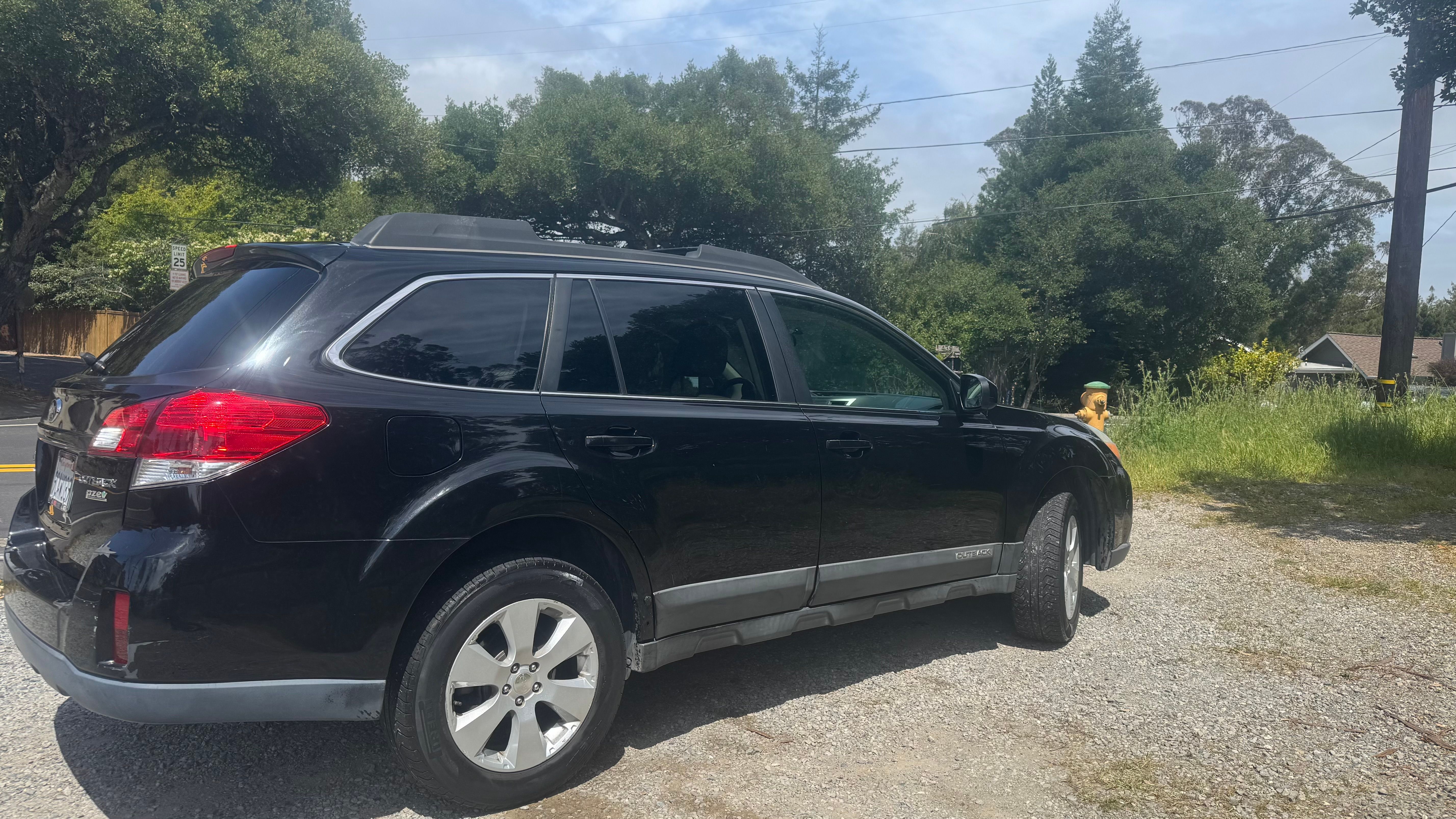 Used 2010 Subaru Outback 2.5i Premium AWD/4WD image 8
