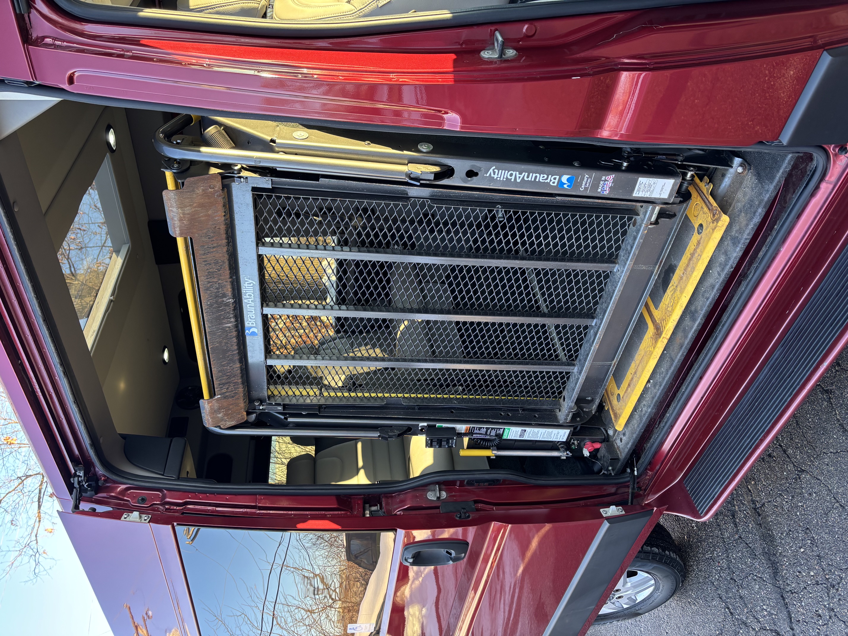 Used 2020 RAM ProMaster 2500 w/ Premium Appearance Group FWD image 14