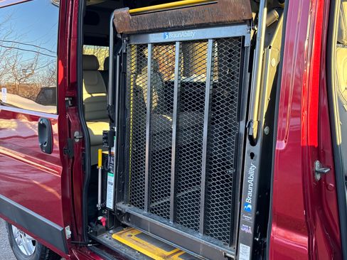 Used 2020 RAM ProMaster 2500 w/ Premium Appearance Group FWD image 14