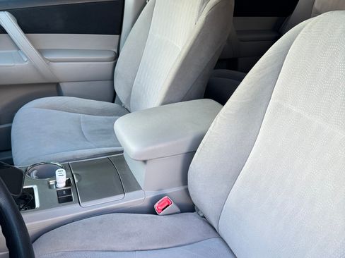 Used 2012 Toyota Highlander FWD image 5