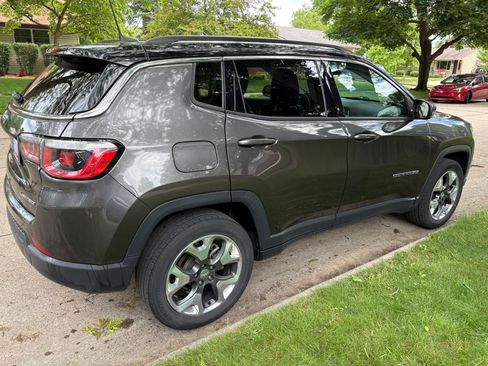 Used 2019 Jeep Compass Limited AWD/4WD image 2