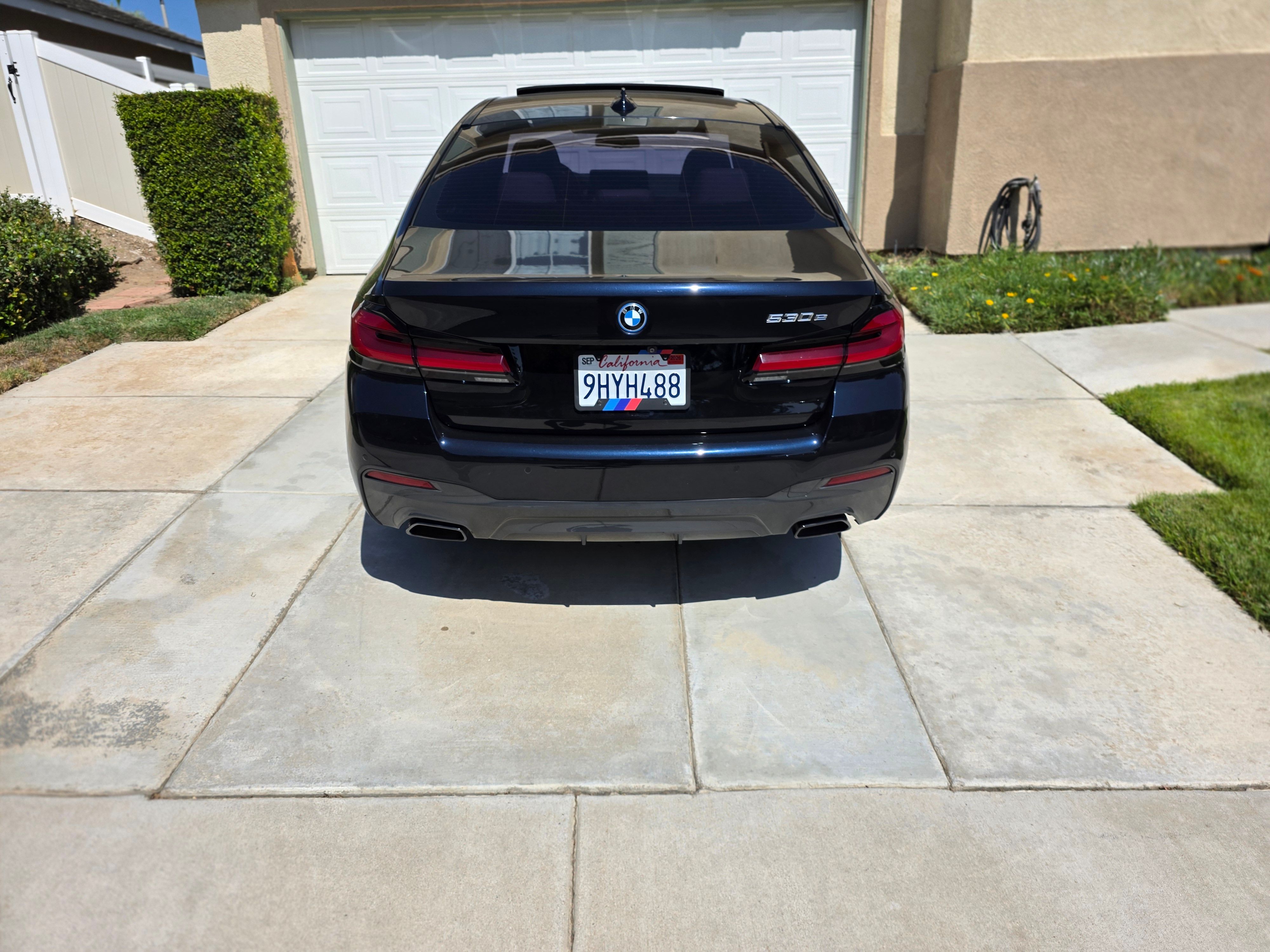 Used 2022 BMW 530e w/ M Sport Package RWD image 4
