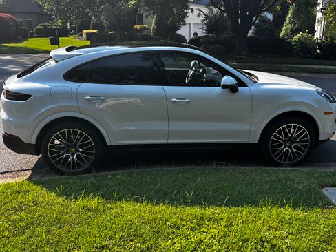Used 2020 Porsche Cayenne S AWD/4WD image 4