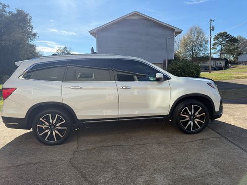 Used 2019 Honda Pilot Elite image 4