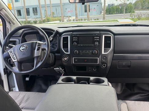 Used 2017 Nissan Titan S image 4