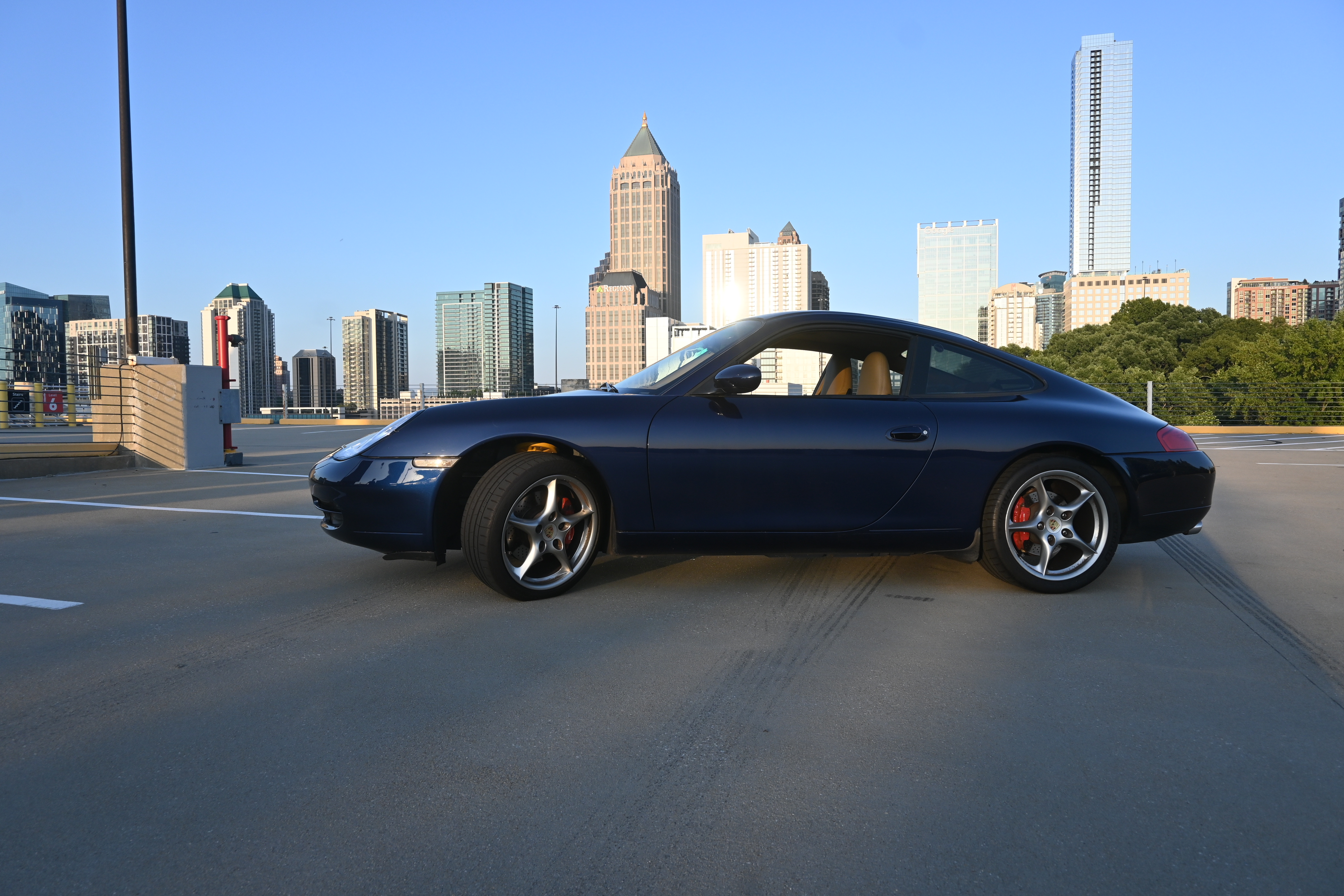 Used 2001 Porsche 911 Carrera RWD image 2