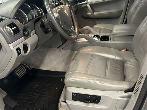Used 2004 Porsche Cayenne S image 16